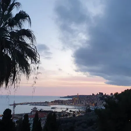 Garavan Avec Piscine A Proximite Italie Et Monaco Appartement Menton